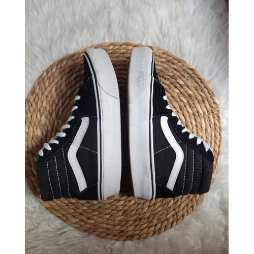 Basqeutte vans