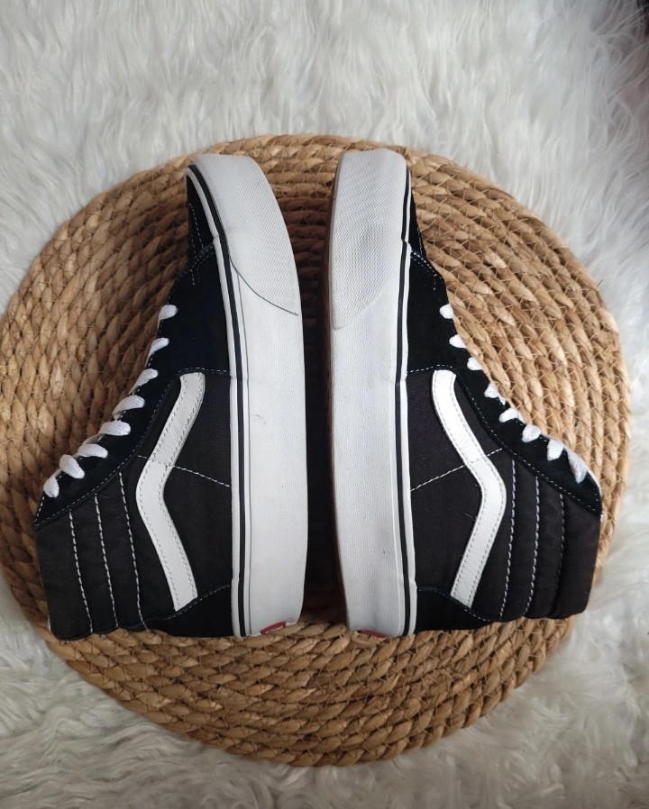 Basqeutte vans